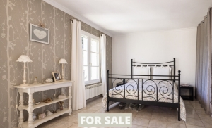 Manor House with Swimming Pool in Landscaped Gardens