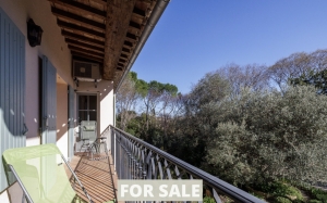 Manor House with Swimming Pool in Landscaped Gardens