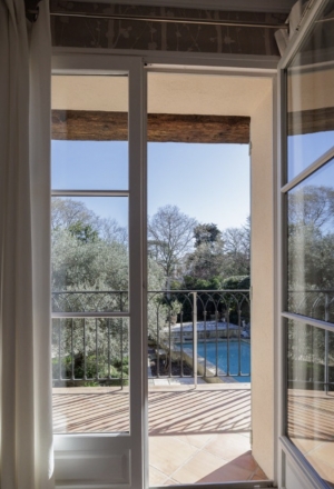 Manor House with Swimming Pool in Landscaped Gardens