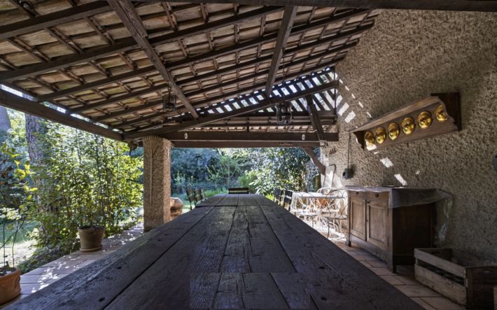 Manor House with Swimming Pool in Landscaped Gardens