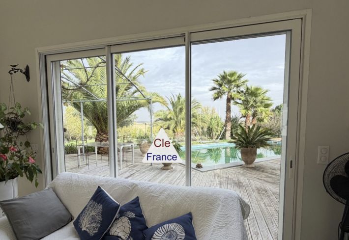 Contemporary Detached House with Swimming Pool