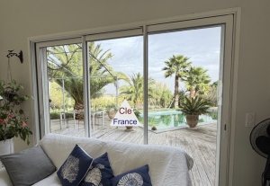 Contemporary Detached House with Swimming Pool