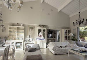 Contemporary Detached House with Swimming Pool