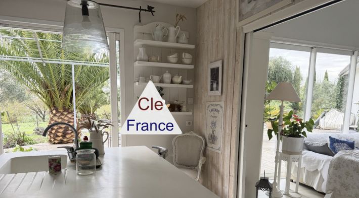 Contemporary Detached House with Swimming Pool