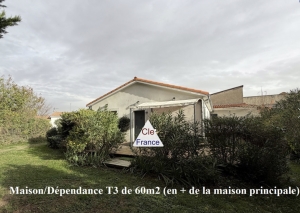 Contemporary Detached House with Swimming Pool