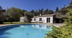 Contemporary Detached House with Swimming Pool