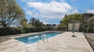 Contemporary Detached House with Swimming Pool