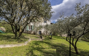 Contemporary Detached House with Swimming Pool