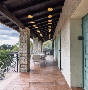 Contemporary Detached House with Swimming Pool