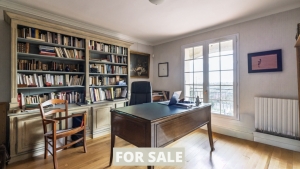 Contemporary Detached House with Swimming Pool