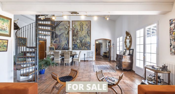 Contemporary Detached House with Swimming Pool