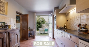 Contemporary Detached House with Swimming Pool