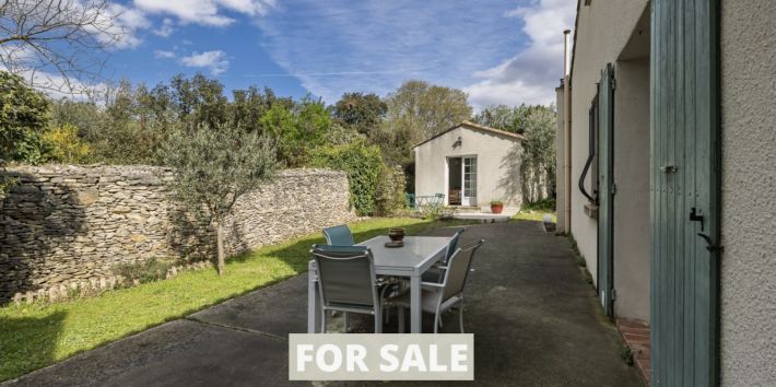 Contemporary Detached House with Swimming Pool