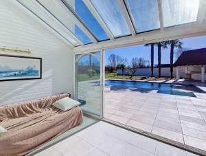 Contemporary Detached House with Swimming Pool