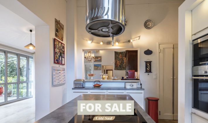 Up-Market Manor House with Swimming Pool