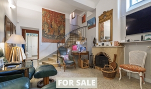 Up-Market Manor House with Swimming Pool