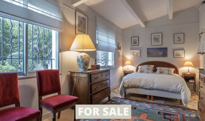 Up-Market Manor House with Swimming Pool