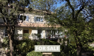 Up-Market Manor House with Swimming Pool