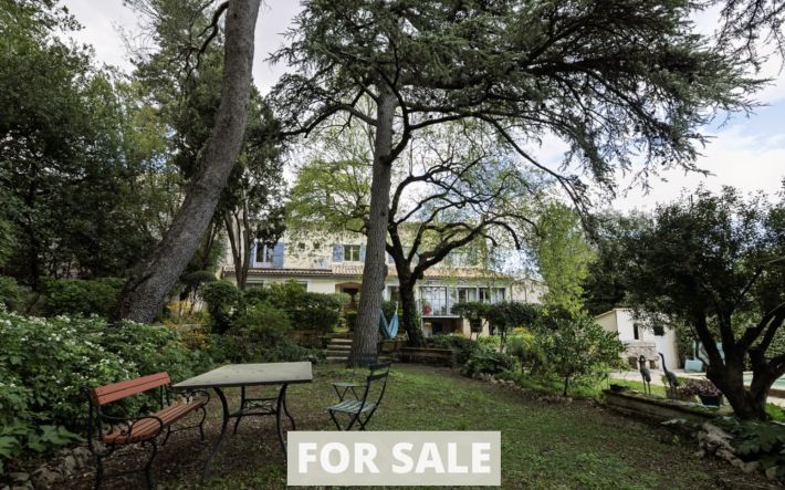 Up-Market Manor House with Swimming Pool