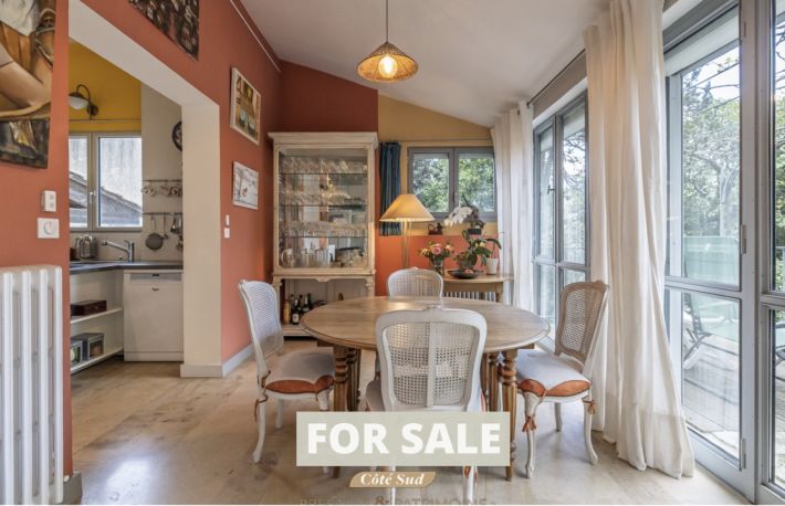 Up-Market Manor House with Swimming Pool