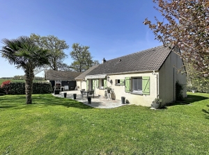 Stunning Detached House with Landscaped Garden