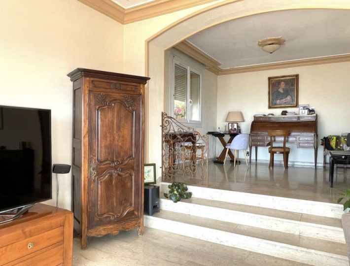Villa with Swimming Pool and Panoramic Views