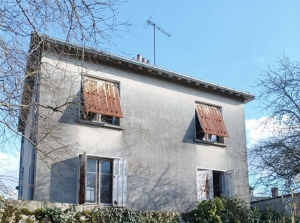 Detached House with Outbuilding and Large Garden