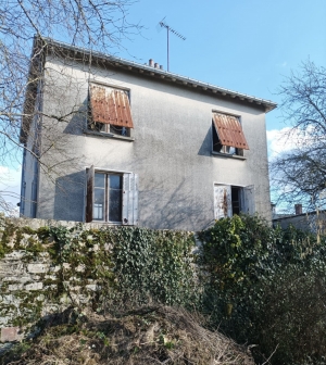 Detached House with Outbuilding and Large Garden