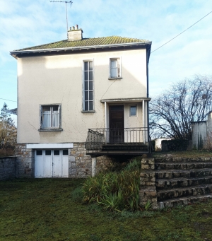 Detached House with Outbuilding and Large Garden