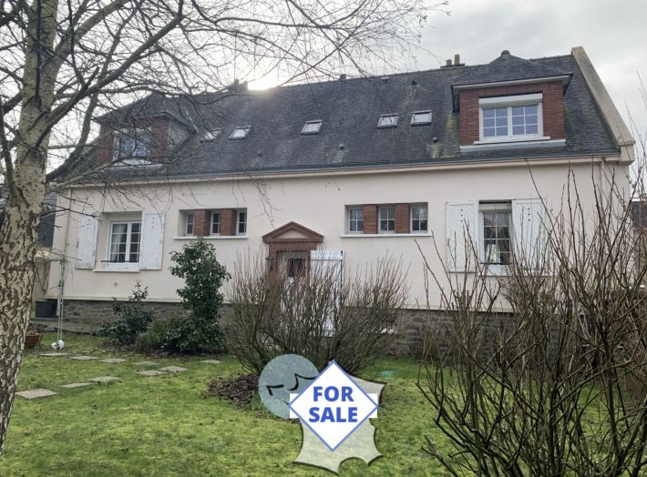 Large Detached Family Home with Garden