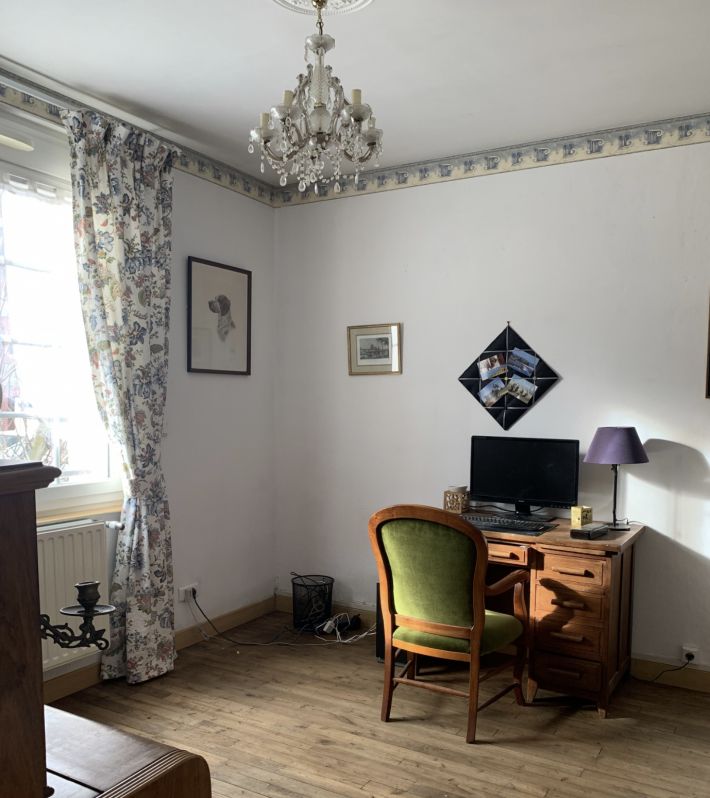 Large Detached Family Home with Garden