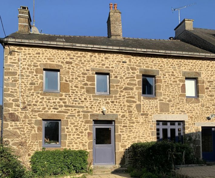 Traditional House with Garden and Outbuilding