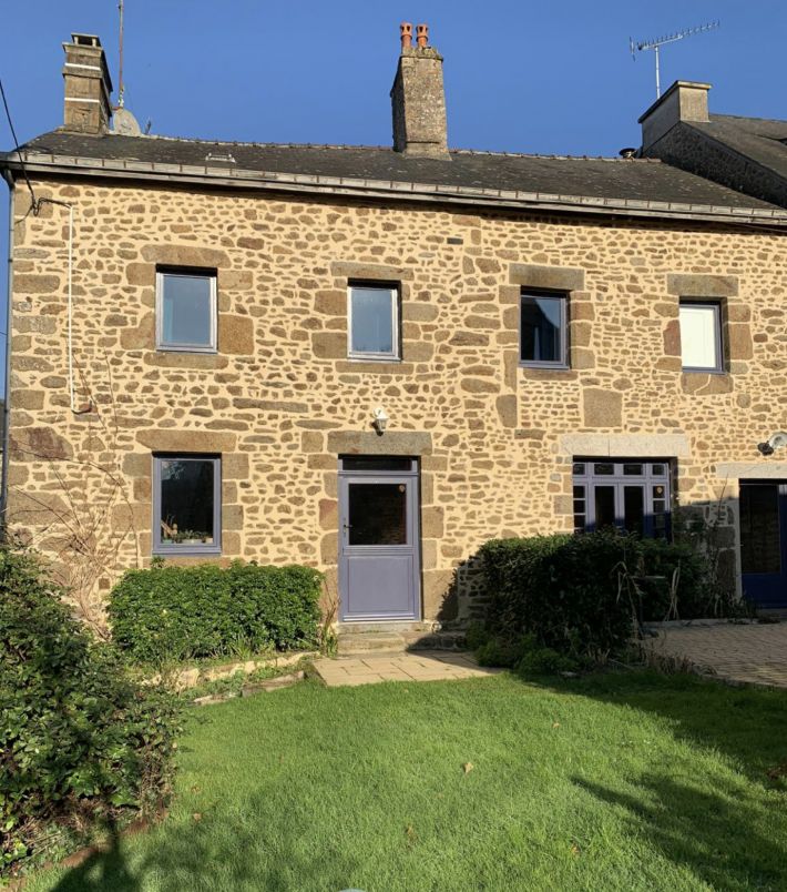Traditional House with Garden and Outbuilding