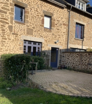 Traditional House with Garden and Outbuilding