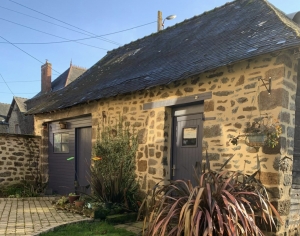 Traditional House with Garden and Outbuilding