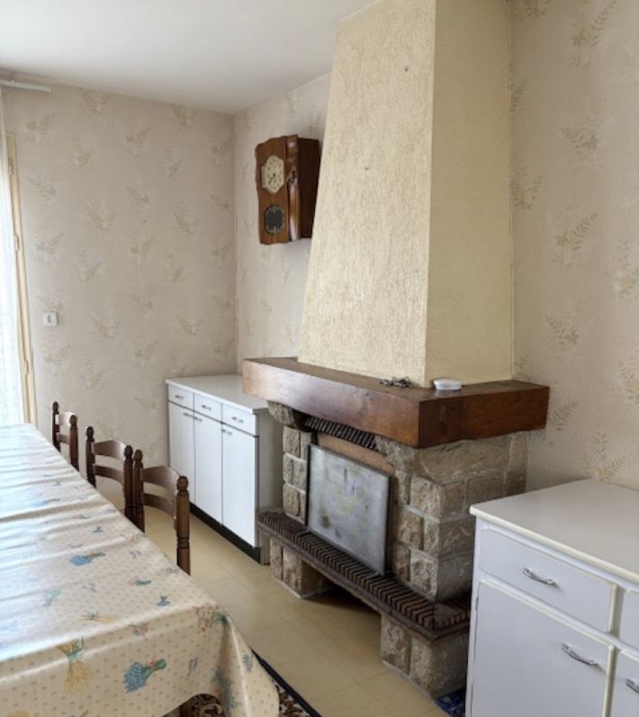 Single Storey Detached House With Garden