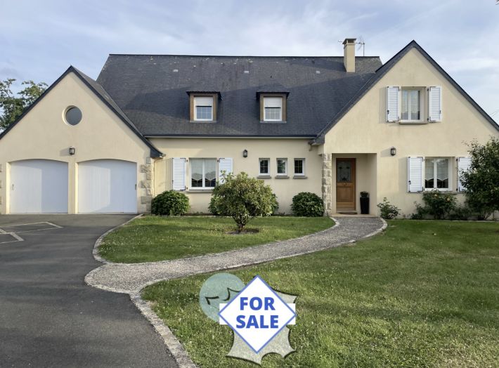 Superb Detached Property With Landscaped Gardens