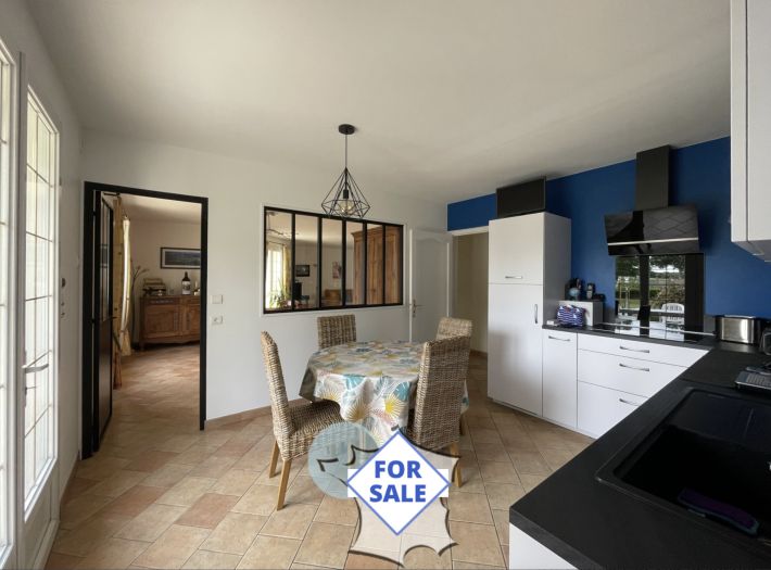 Superb Detached Property With Landscaped Gardens