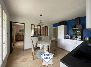 Superb Detached Property With Landscaped Gardens