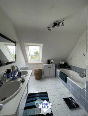 Superb Detached Property With Landscaped Gardens