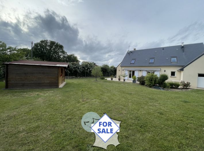 Superb Detached Property With Landscaped Gardens