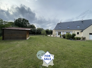 Superb Detached Property With Landscaped Gardens