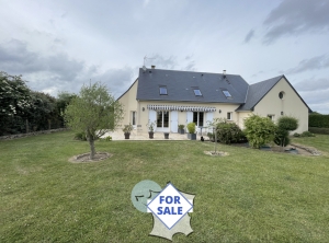 Superb Detached Property With Landscaped Gardens