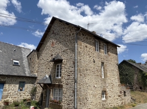 Beautiful Character Cottage in Rural Setting