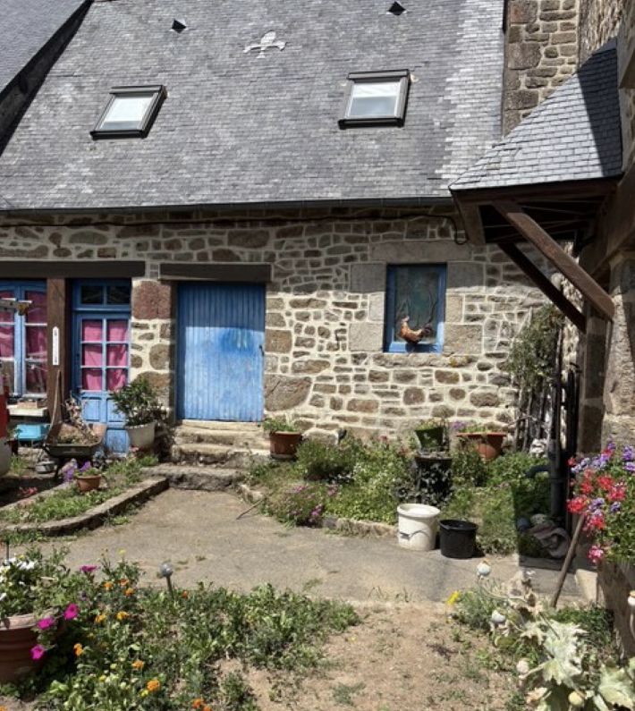 Beautiful Character Cottage in Rural Setting