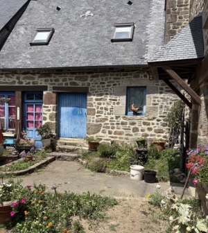 Beautiful Character Cottage in Rural Setting