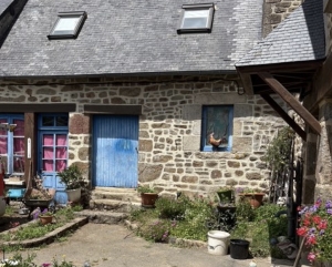 Beautiful Character Cottage in Rural Setting