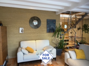 Contemporary Detached House with Lovely Garden