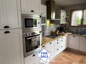 Contemporary Detached House with Lovely Garden