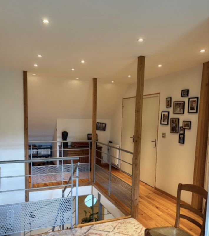 Contemporary Detached House with Lovely Garden